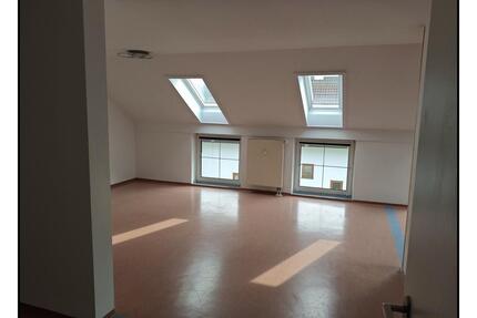 Schöne, ruhige 3 Zimmerwohnung OG mit Stellplatz - Pfarrkirchen