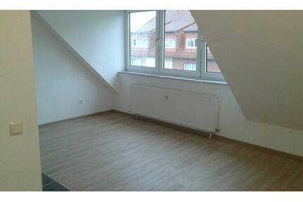 Modernisierte 1-Zimmer-Dachgeschosswohnung mit EBK in Jena-Cosped - Bucha