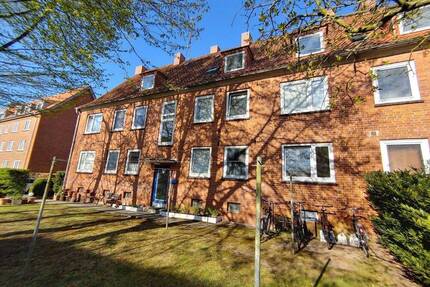 Nähe Uni: Zentrale 3 Zimmer-Wohnung mit Balkon in 23562 Lübeck - St. Jürgen, Mönkhofer Weg