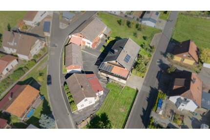 Ländliches Idyll: Zwei Häuser, zwei Nebengebäude - Ihr neues Zuhause! - Karbach