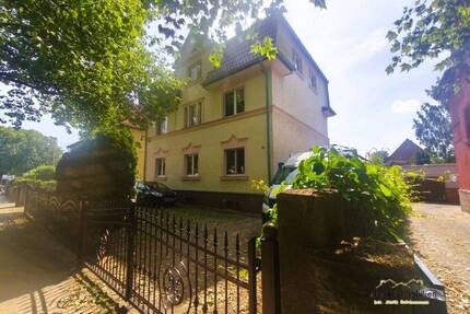 Helle 3-Raum-Dachgeschosswohnung mit Wohlfühlfaktor, Einbauküche & Garage - Bitterfeld