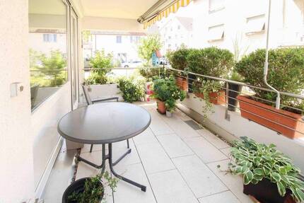 Barrierefrei und großzügig Wohnen in zentraler Lage: 4 Zi-WHG mit großen Balkon und TG-Stellplatz - Reutlingen Innenstadt