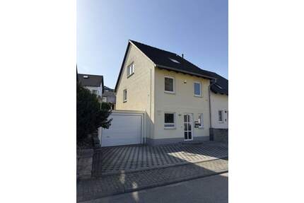 DOPPELHAUSHÄLFTE IN MÜHLHAUSEN (KRAICHGAU)