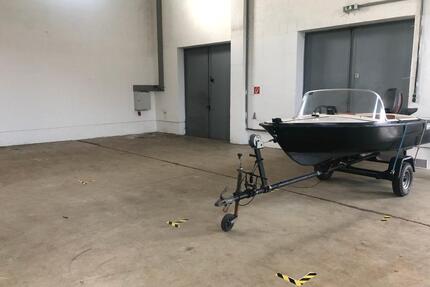 Biete KFZ Anhänger Stellplatz in Gemeinschaftshalle - Tönning