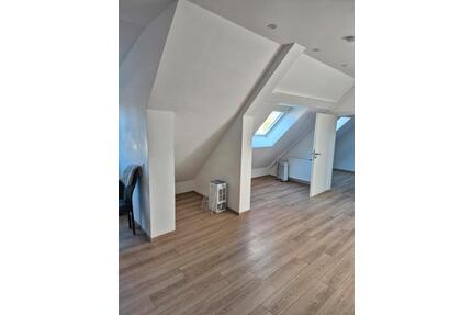 2 Zimmer Dachgeschosswohnung - 800,00&nbsp;EUR Kaltmiete, ca.&nbsp; 70,00&nbsp;m&sup2; in Beindersheim (PLZ: 67259)