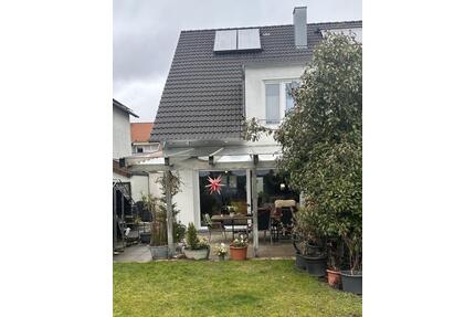 Moderne und geräumige Doppelhaushälfte im Großraum Stuttgart - Löchgau