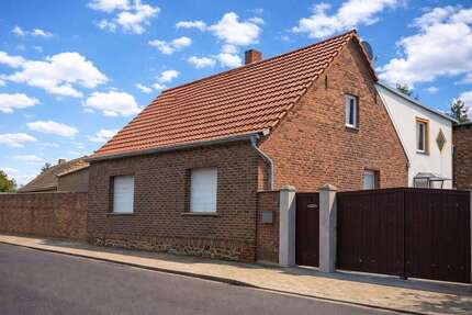 Haus zum Kaufen in Sachsen-Anhalt - Burg 125.000,00 € 131 m²