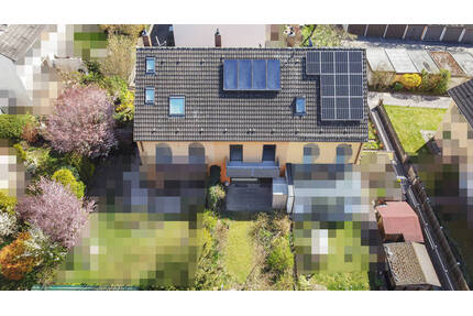 Helles Reihenmittelhaus mit Garten & Garage in begehrter, zentrumsnaher Lage von Schwabach!