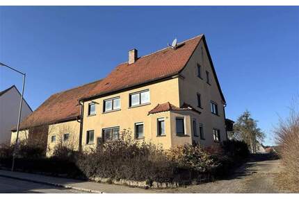 Haus mit Scheune und ca. 6.500m² Grundstück im Ortskern von Flachslanden