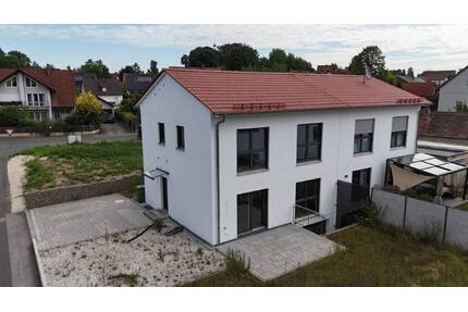 Neubau Doppelhaushälfte(Effizienzhaus40) mit vielen Gestaltungsmöglichkeiten in Winkelhaid - Lage am Waldrand