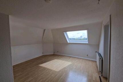 Wohnung zu vernieten DG 40 qm 370 Euro Kaltmiete - Essen Stadtbezirk IV