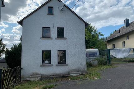 Handwerker aufgepasst! Schnäppchenhaus in Hümmerich mit Scheue - Breitscheid