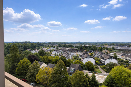 4-Z-Whg. ganz oben, TG, 2 Aufzüge, Gäste-WC, Loggia mit Weitblick - Ratingen