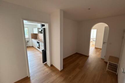 Kurzfristig verfügbare 5-Zimmer-Wohnung in Erlangen - Buckenhof