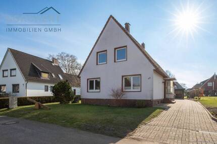Einfamilienhaus mit viel Platz, Garage und Carport - Elmshorn