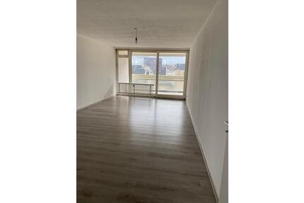 Großzügige 4-Zimmer-Wohnung mit Gestaltungspotenzial im Ihme-Zentrum Hannover