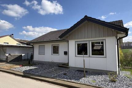 Familienhaus in Hanglage mit schönem Blick ins Grüne - Horn-Bad Meinberg / Bellenberg