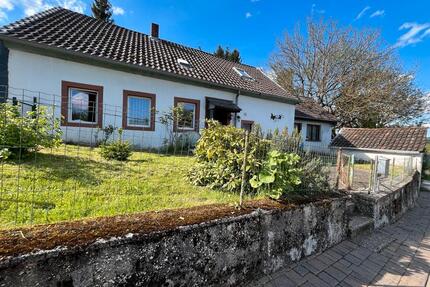 Haus mit großem Baugrundstück in der Eifel - Pronsfeld