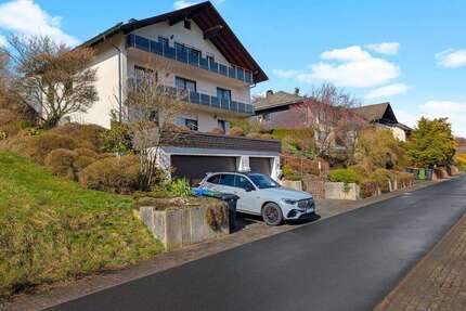 Haus zum Kaufen in Breidenbach 350.000,00 € 279.9 m²