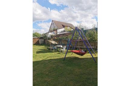 Zweifamilienhaus mit Einliegerwohnung auf großem Grundstück - Bad Liebenzell