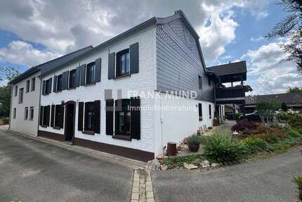 Haus zum Kaufen in Mönchengladbach-Rheindahlen-Rheindahlen 333.000,00 € 241 m²