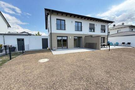 Provisionsfrei ! Klimafreundlicher NeubauDHH KfW40 mit PV und Speicher - Straubing Ittling