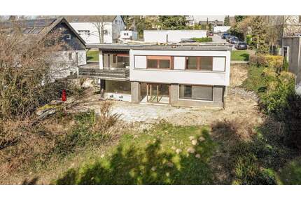 Sanierungsbedürftiger Rohbau-Bungalow * Aufstockung möglich * Garage * rückseitige Süd-Hanglage (2 Etagen * Terrasse ... - Leichlingen