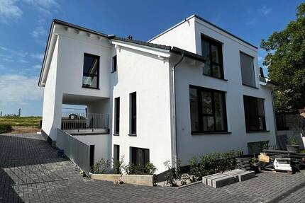 Neuwertige Doppelhaushälfte mit Carport in TOP-Lage von Mainz-Weisenau zu vermieten!