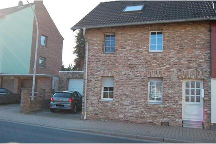 Doppelhaushälfte mit Großgarage und PKW-Stellplatz - Mönchengladbach West