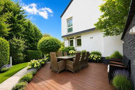 Haus zum Kaufen in Dreieich Götzenhain 1.450.000,00 € 378 m² - Dreieich / Götzenhain