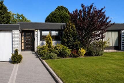 Gepflegter Bungalow mit 2 Garagen in Wickrathberg, provisionsfrei - Mönchengladbach West