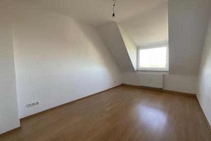 Schöne Dachgeschoss-Wohnung mit Tageslichtbad! - Essen Stadtbezirk III