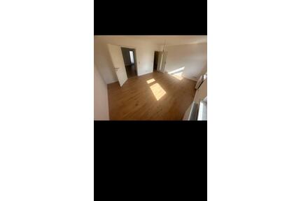 3-Zi-Wohnung nahe Oschatz (30 Min Leipzig) – Balkon, Stellplatz - Mügeln