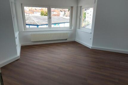 sanierte helle Wohnung 3ZKB mit Balkon und Keller - Pirmasens