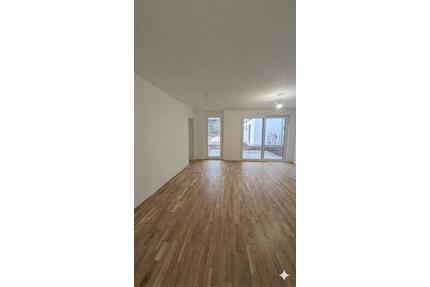 Neubau: Helle 2-Zimmer-Wohnung mit Terrasse, EBK & TG. Ab 01.07. - Kirchheim unter Teck