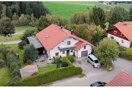 Großzügiges Zweifamilienhaus mit Garten und unverbaubarer Aussicht - Rinchnach Kasberg