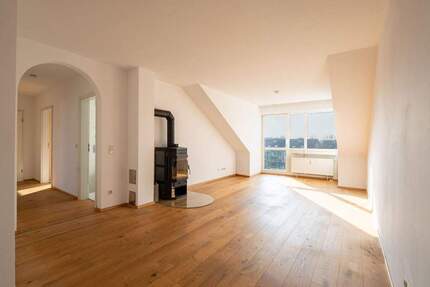 Lichtdurchflutete 3-Zimmer-Dachgeschosswohnung mit Balkon in ruhiger Lage - Höhenkirchen-Siegertsbrunn