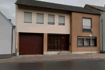 Haus mit großem Garten - 1.200,00&nbsp;EUR Kaltmiete, ca.&nbsp; 109,00&nbsp;m&sup2; in Nörvenich (PLZ: 52388)