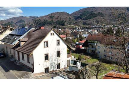 Einfamilienhaus mit Einliegerwohnung - Zentrale Lage - Doppelgarage mit Werkstatt - Wehr