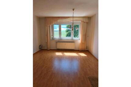 Gepflegte 3 Zimmer Wohnung - 46.000,00&nbsp;EUR Kaufpreis, ca.&nbsp; 59,00&nbsp;m&sup2; in Gersdorf (PLZ: 09355)