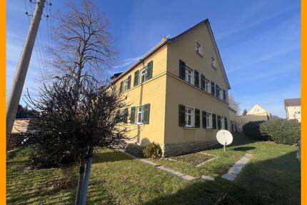 Wohnen wie im Einfamilienhaus im modernisierten historischen 3-Seiten-Bauernhof nahe Gera zur Miete!