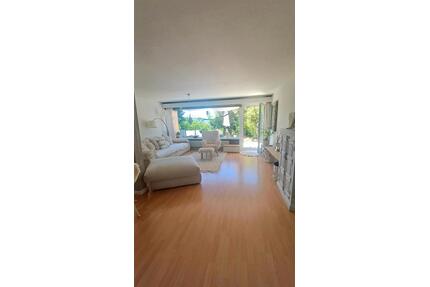 Helle 2,5 Zimmer-Wohnung mit großer Terrasse, EBK & Garage - Villingen-Schwenningen