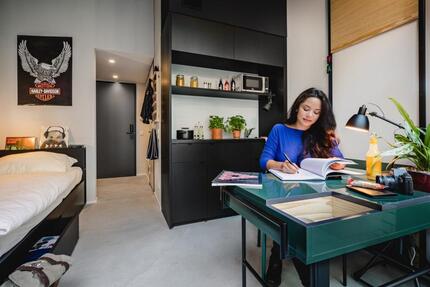 Neon Wood Student Housing in Berlin Friedrichhain - Classic Balcony Apartment