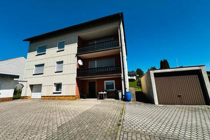 Sehr geräumiges 2-3 Familienhaus mit 3 Garagen und viel Potential - Steinbach am Wald