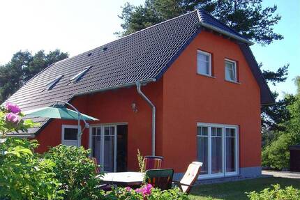 Zwischen Kiefern und Strand - Häuschen (DHH) im idyllischen Ostseebad Baabe - by Rujana