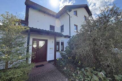 Massives, hochwertiges Einfamilienhaus mit 2 Einheiten & viel Wohnkomfort in FritzlarZüschen