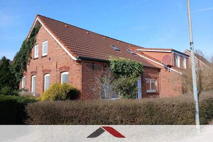 Provisionsfrei! Zweifamilienhaus auf großzügigem Grundstück in Leer-Loga zu verkaufen