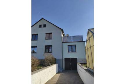 Exklusive 3-Zimmer-Terrassenwohnung in Neumarkt: 24 m² Panorama-Oase & 160 m² Privatgarten! - Neumarkt in der Oberpfalz