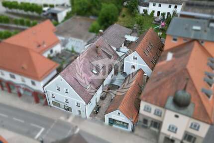 Haus zum Kaufen in Regenstauf 939.000,00 € 475 m²