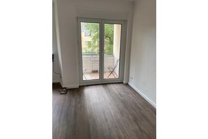 2 Zimmer Wohnung voll möbliert - saniert und frisch gestrichen - Berlin Steglitz-Zehlendorf